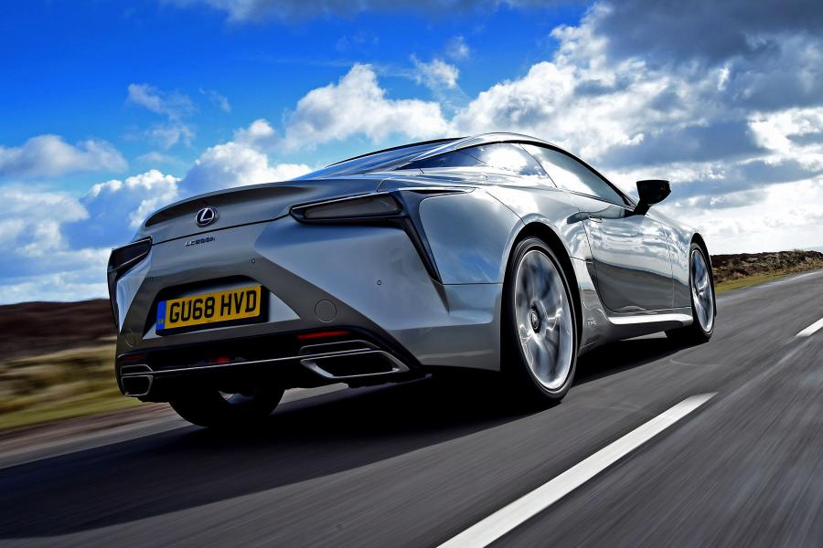 Lexus LC500h 2017 года  (UK) (фото 19 из 41)